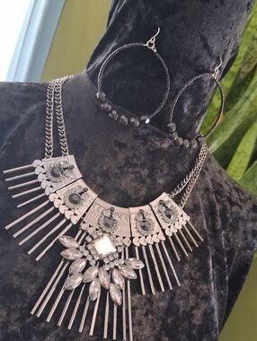 paparazzi Silver-Tone Spike & Crystal Bib Necklace with Hoop Earrings